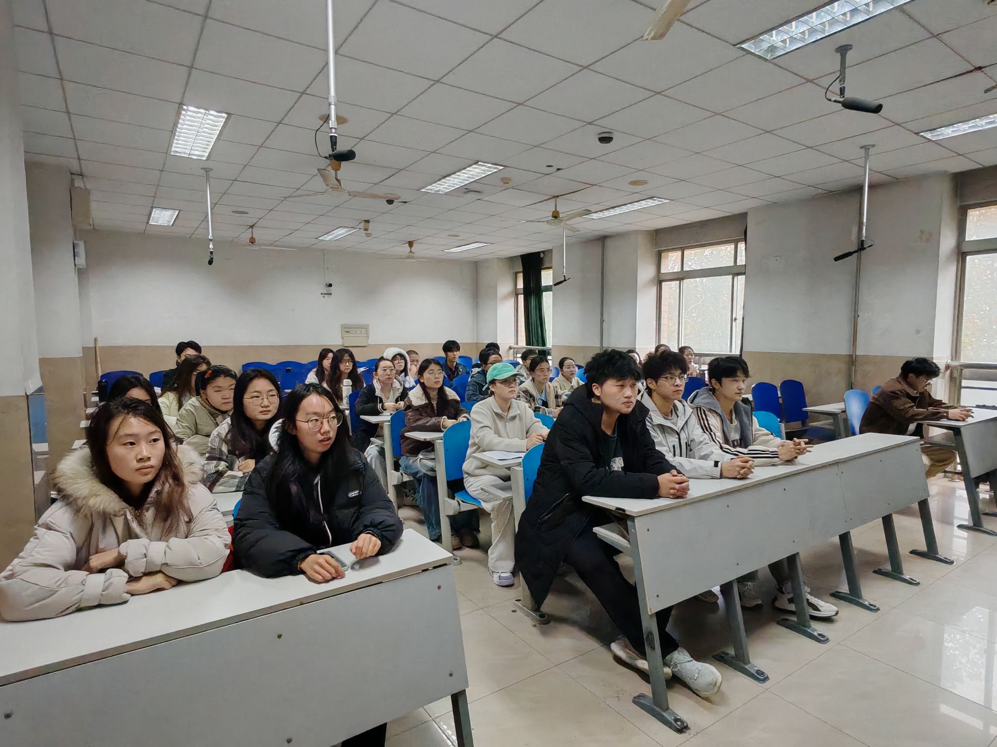 beats365唯一官网入口官网院组织入党积极分子观看《青年马克思》影片